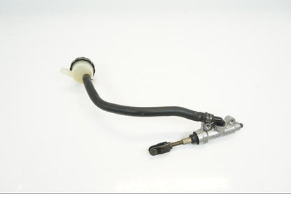 Framsidan på Bromshuvudcylinder från en Yamaha Royal Star Venture -2000 motorcykel.