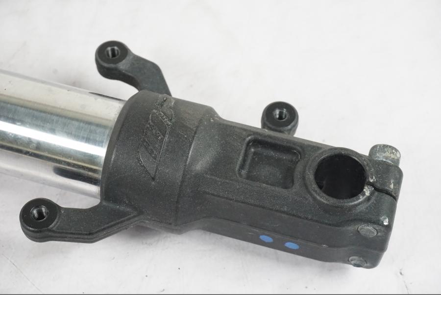 Baksidan på Gaffelben från en KTM 390 Duke -2018 motorcykel.