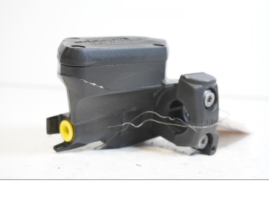 Höger sida på Bromshuvudcylinder från en BMW K 1600 -2018 motorcykel.