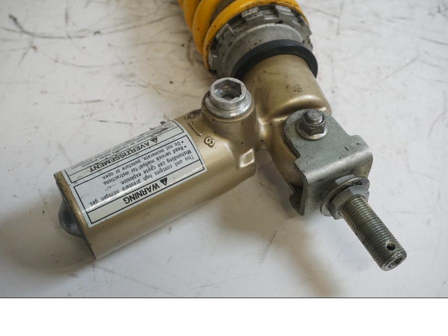 Snett uppifrån på Stötdämpare från en Kawasaki ZX-9R -2000 motorcykel.