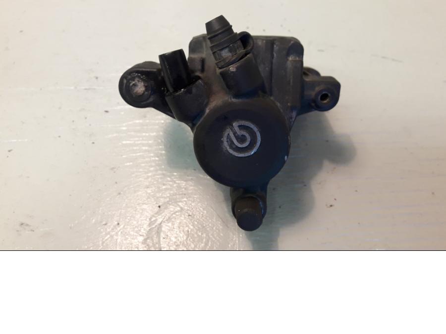 Framsidan på Bromsok från en BMW F 800 GS -2009 motorcykel.