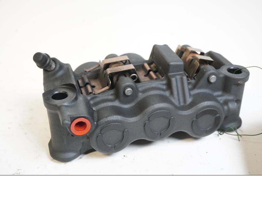 Baksidan på Bromsok från en Yamaha YZF 1000 R1 -2008 motorcykel.