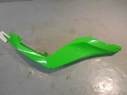 Höger sida på Bakvinge från en Kawasaki Ninja 300 -2013 motorcykel.