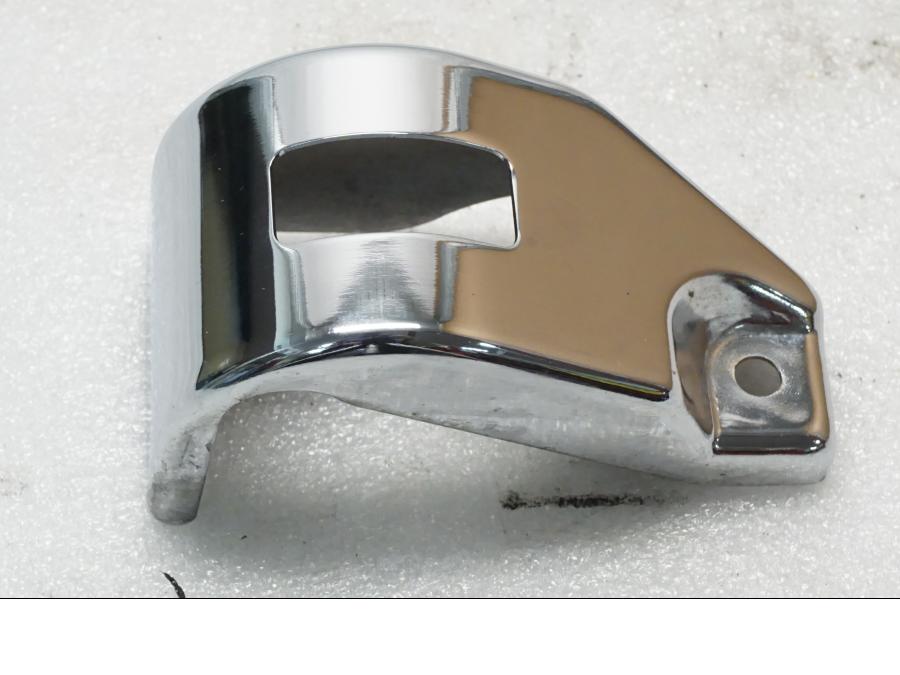 Framsidan på Bromsvätskebehållarkåpa från en Kawasaki VN 1500 Mean Streak -2003 motorcykel.