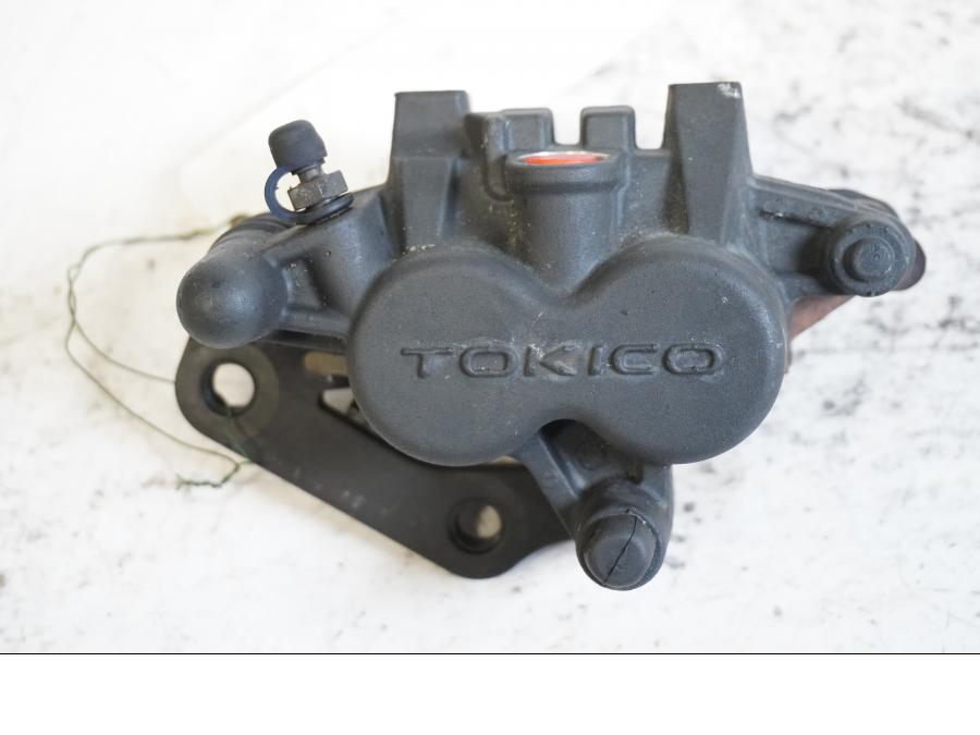 Framsidan på Bromsok från en Kawasaki ER-6N -2006 motorcykel.