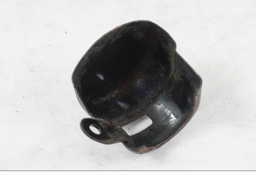 Vänster sida på Bromsvätskebehållarkåpa från en Yamaha XVS 1100 -2000 motorcykel.