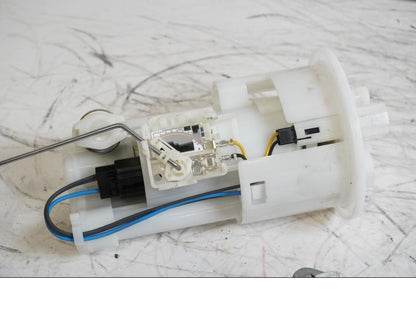 Höger sida på Bensinpump insprut från en Yamaha XT 1200 Z -2011 motorcykel.