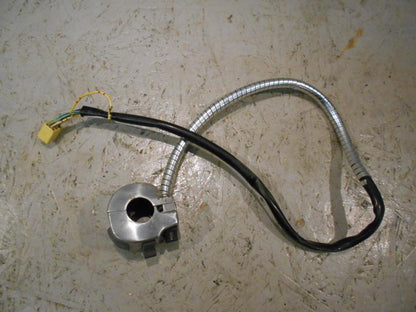 Baksidan på Styrelreglage från en Suzuki VS 750 Intruder -1986 motorcykel.