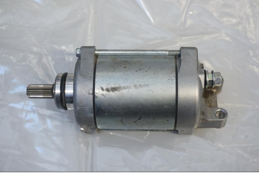 Framsidan på Startmotor från en Kawasaki Versys 1000 -2015 motorcykel.