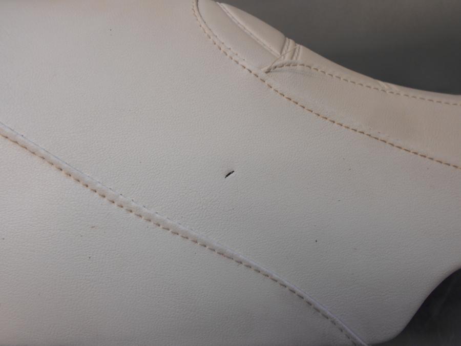 Snett uppifrån på Sadel från en Suzuki GSX 750 -2000 motorcykel.