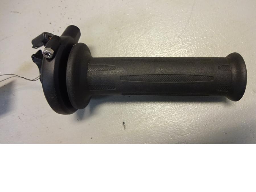 Framsidan på Gasreglage från en BMW F 800 GT -2015 motorcykel.