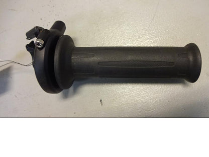 Framsidan på Gasreglage från en BMW F 800 GT -2015 motorcykel.