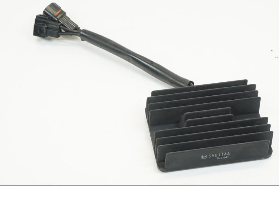 Höger sida på Likriktare från en Suzuki GSX-R 1000 -2009 motorcykel.