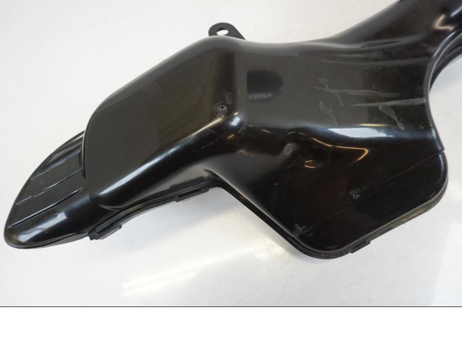 Extrabild4 på Luftintag från en Suzuki GSX 1300 R -2017 motorcykel.