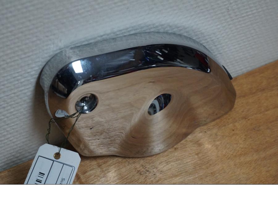 Framsidan på Dekorkåpa från en Suzuki GSF 1200 -2000 motorcykel.