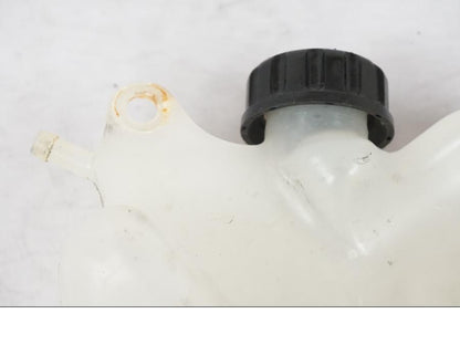 Baksidan på Vattenexpansionskärl från en Kawasaki ZX-6R -2011 motorcykel.