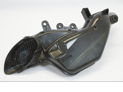 Framsidan på Luftrör från en Suzuki GSX 1300 R -2008 motorcykel.