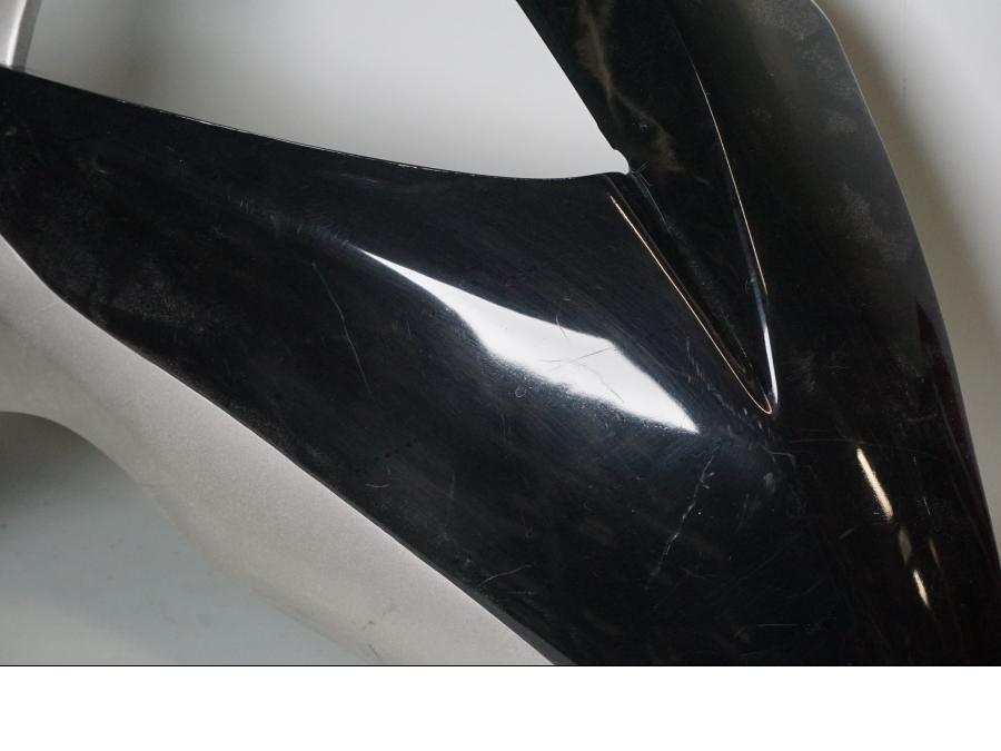 Höger sida på Sidkåpa från en Suzuki GSX-R 750 -2010 motorcykel.