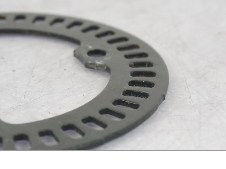 Vänster sida på ABS krans från en Yamaha MT-09 -2016 motorcykel.