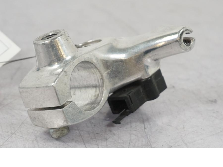 Höger sida på Kopplingsklo från en Suzuki VZ 800 -2000 motorcykel.