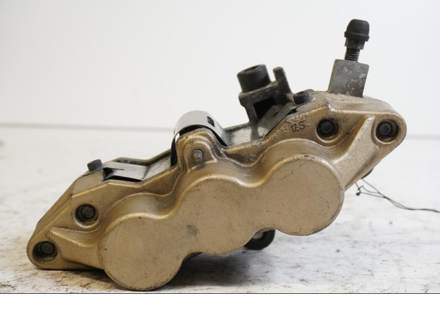 Baksidan på Bromsok från en Suzuki GSX 1400 -2002 motorcykel.