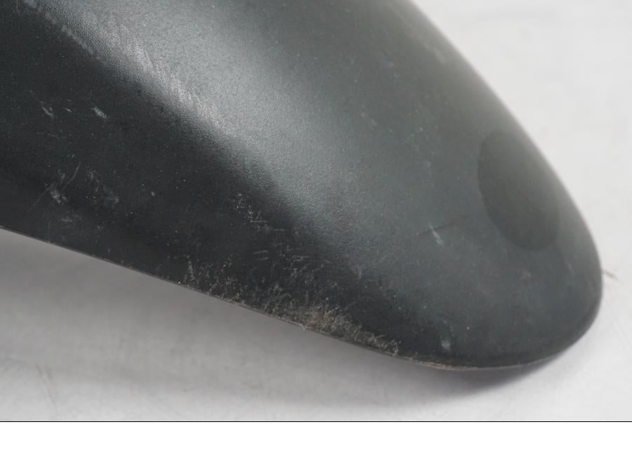 Snett uppifrån på <p>Framskärm fram från Honda XL 700 VA 2008.</p>

<p>Repor finns se bilder.</p> motorcykel.