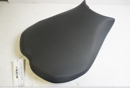 Baksidan på Sadel från en Ducati Surerbike 1098 -2009 motorcykel.