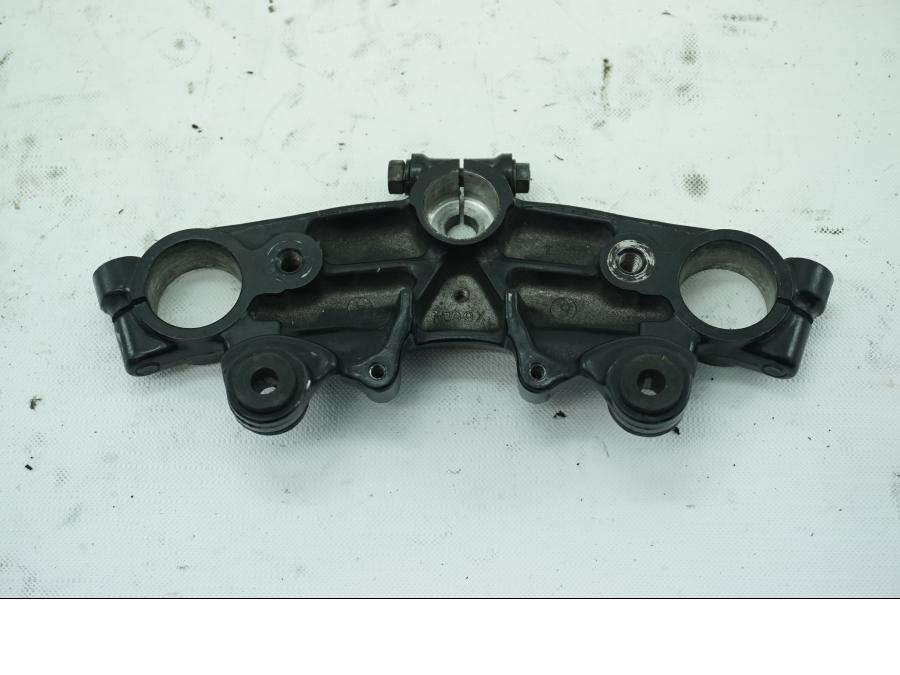 Baksidan på Gaffelkrona från en Suzuki GSX 1100 EF -1985 motorcykel.