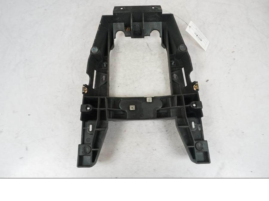 Vänster sida på Sadelfäste från en BMW R 850 R -2004 motorcykel.