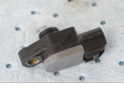 Snett uppifrån på TPS från en Suzuki GSX-R 1000 -2008 motorcykel.