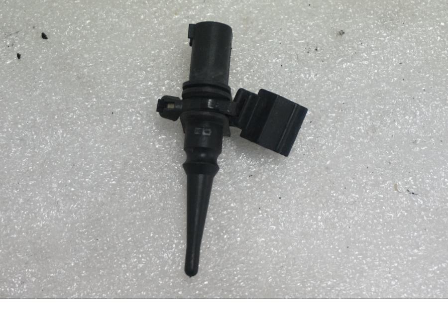 Framsidan på Temperatursensor från en BMW K 1300 R -2011 motorcykel.