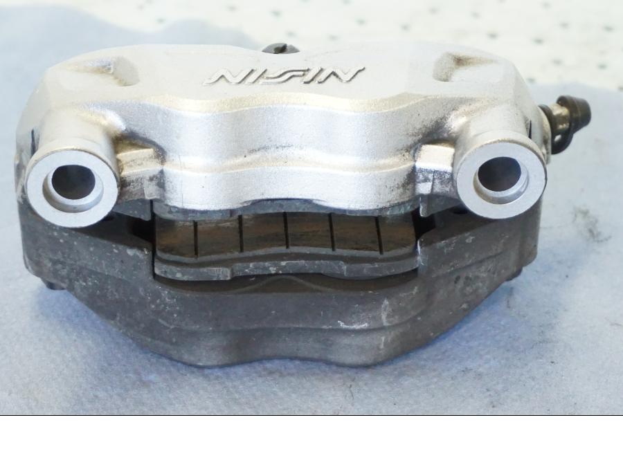 Vänster sida på Bromsok från en Suzuki GSX 1300 BK -2008 motorcykel.