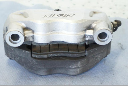 Vänster sida på Bromsok från en Suzuki GSX 1300 BK -2008 motorcykel.