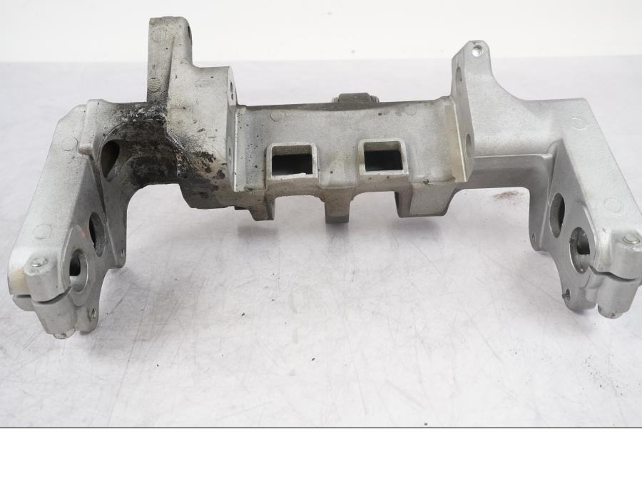 Vänster sida på Ramdel från en Honda VFR 800 -2005 motorcykel.