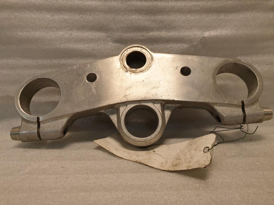 Framsidan på Gaffelkrona från en Suzuki GSX-R 750 -1988 motorcykel.