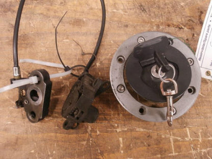 Framsidan på Låssats från en Suzuki GSX-R 1100 -1992 motorcykel.