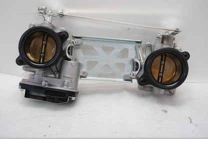 Baksidan på Spjällhus från en Ducati Monster 1200 -2015 motorcykel.