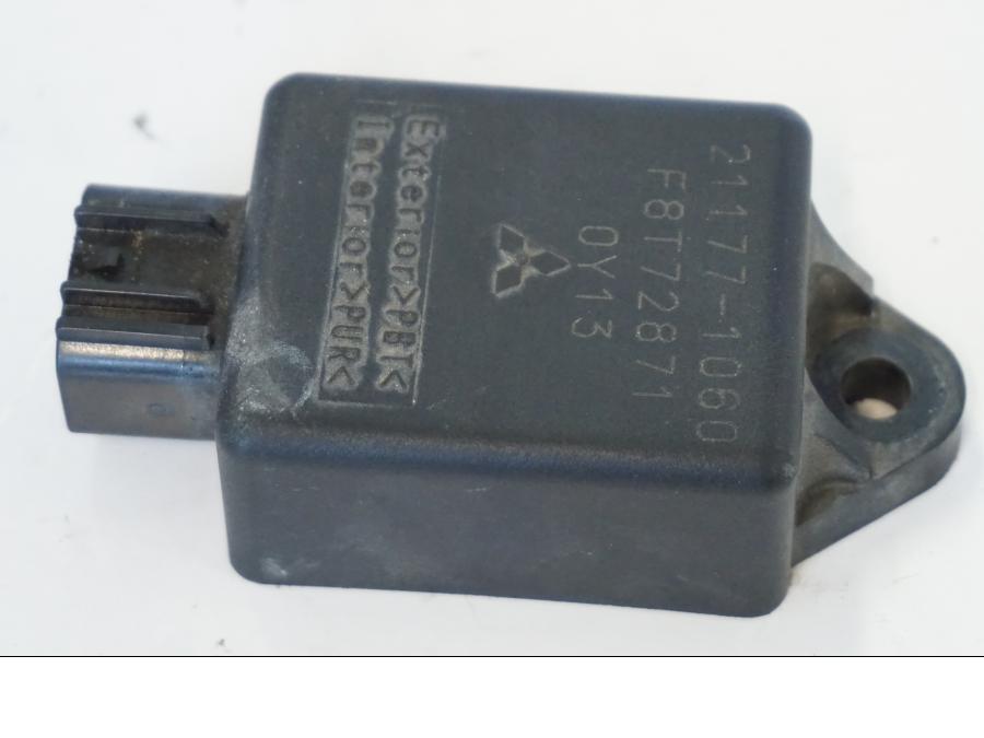 Höger sida på Relä från en Kawasaki ZR-7 -2001 motorcykel.