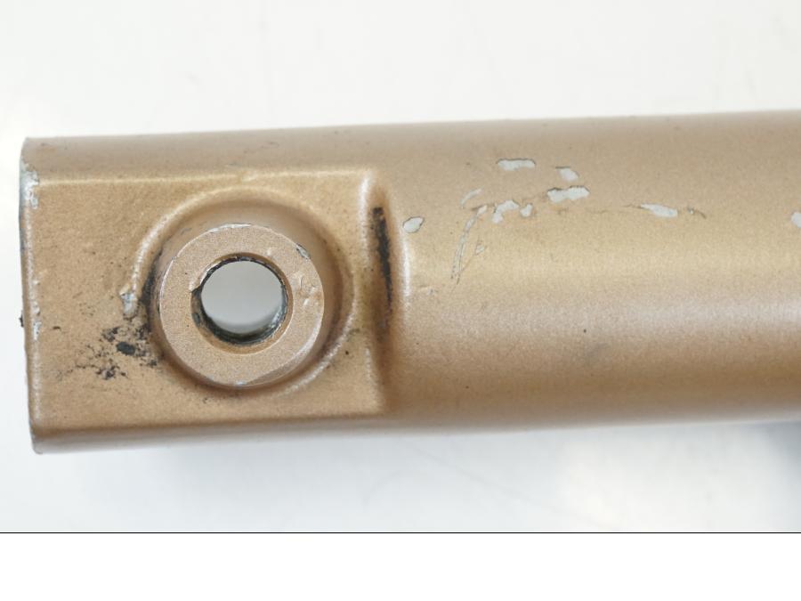 Vänster sida på Gaffelben från en Honda NSR 125 -1991 motorcykel.