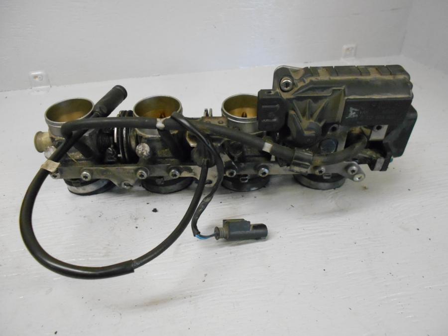 Baksidan på Spjällhus från en BMW K 1200 LT -2007 motorcykel.