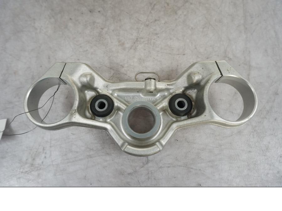 Baksidan på Gaffelkrona från en BMW S 1000 XR -2019 motorcykel.