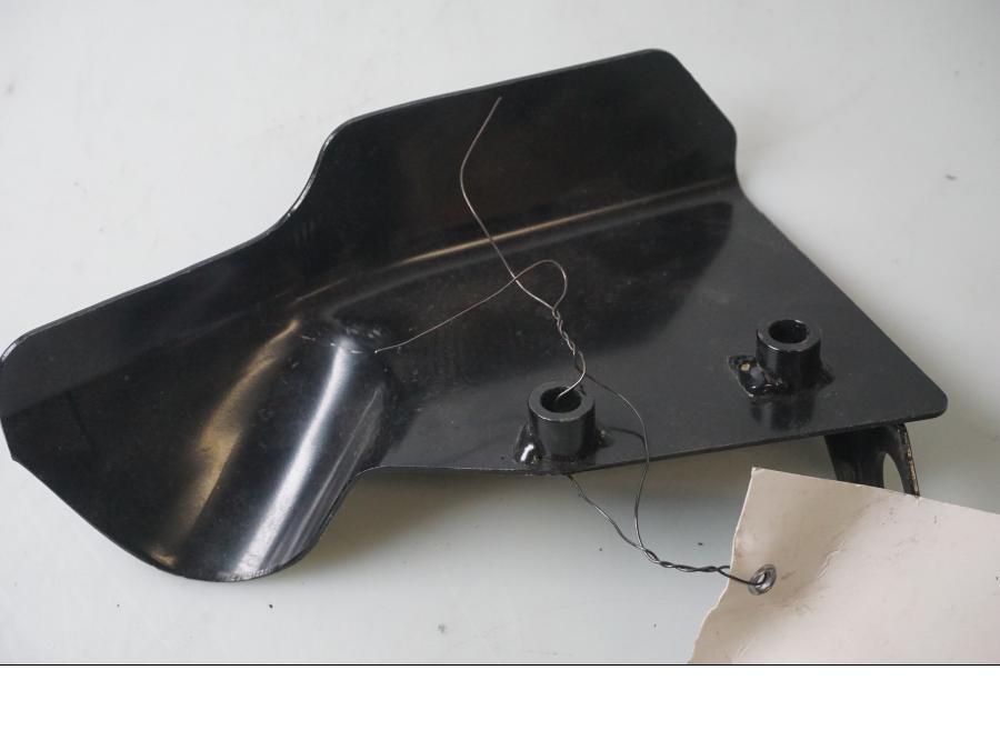 Vänster sida på Bromshuvudcylinderskydd från en Suzuki M 1800 -2009 motorcykel.