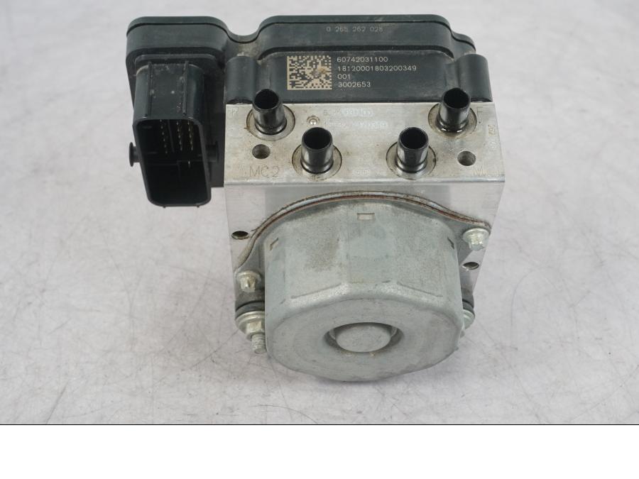 Framsidan på ABS Modulator från en KTM 1290 Super Adventure R -2018 motorcykel.