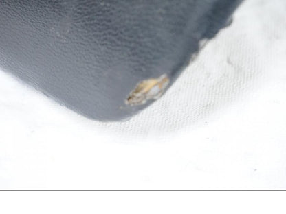 Snett nerifrån på Sadel från en Suzuki GSX-R 750 -1985 motorcykel.