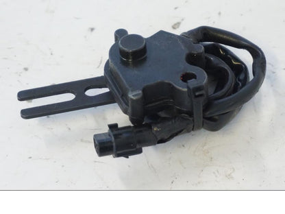 Baksidan på Sidostödsbrytare från en Kawasaki ER-6N -2012 motorcykel.