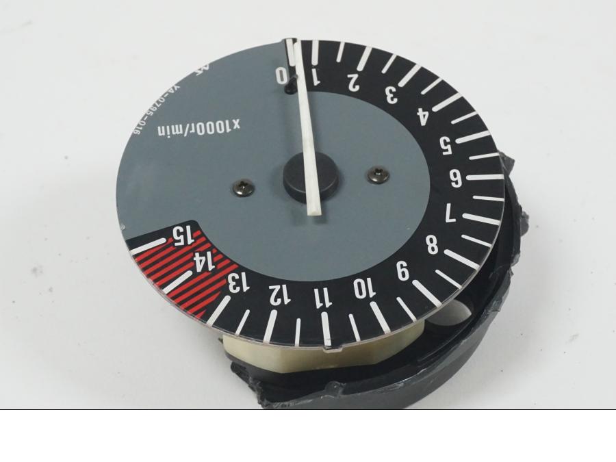 Baksidan på Varvräknare från en Yamaha YZF 600 R -1997 motorcykel.