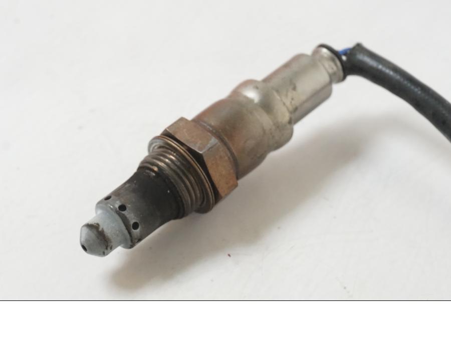 Baksidan på Lambdasond från en BMW R 1250 GS -2021 motorcykel.