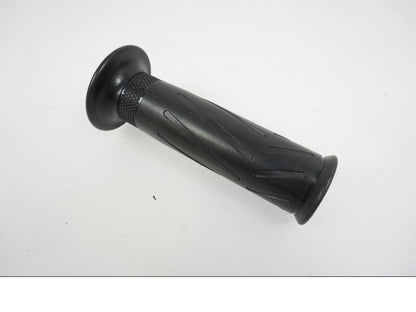 Snett uppifrån på Handtag från en Yamaha Tracer 700 -2018 motorcykel.