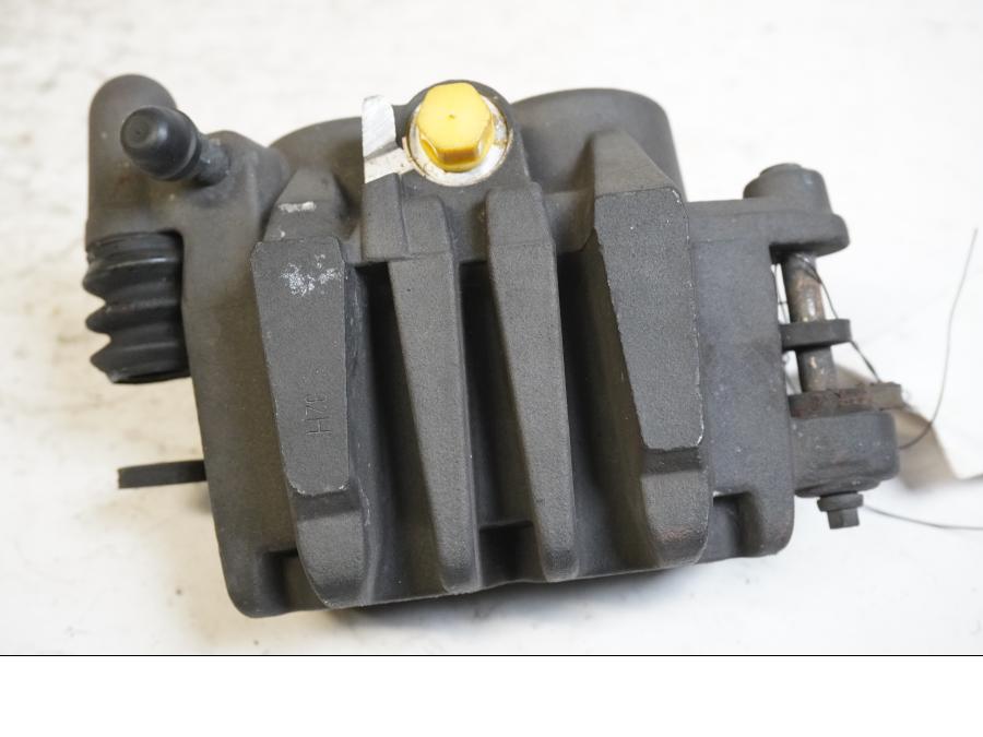 Baksidan på Bromsok från en Suzuki SV 650 -2003 motorcykel.