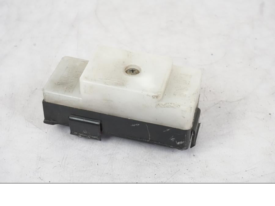 Framsidan på Säkrings- och reläbox från en Suzuki GSX 550 EF -1985 motorcykel.